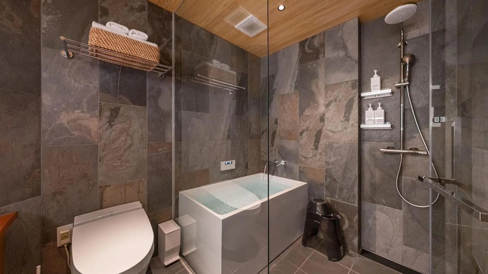 樺屋 四条高瀬川 Kabaya Shijo Takasegawa Villa Kyoto